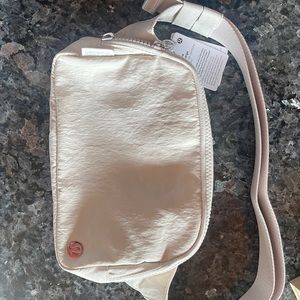 NWT Lululemon belt bag 🔥